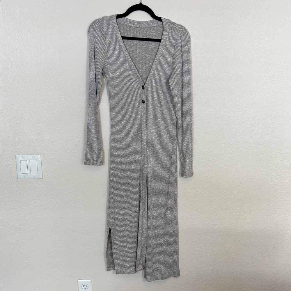 American Eagle Outfitters Long Gray Buttoned V-Neck Long Sleeve Cardigan